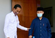 Presiden Jokowi Jenguk Mantan Ketua Umum PP Muhammadiyah Buya Syafii FOTO: Presiden Jokowi saat menjenguk mantan Ketua Umum PP Muhammadiyah Buya Syafii di kediamannya di Kabupaten Sleman, Sabtu (26/03/2022). (Foto: BPMI Setpres/Muchlis Jr)