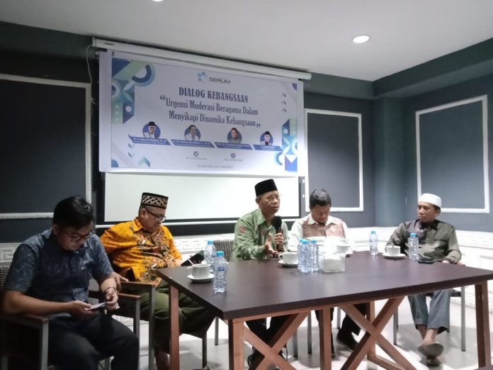 FOTO: Lembaga Kajian Serum institute menggelar dialog Urgensi Moderasi Beragama dalam Menyikapi Dinamika Kebangsaan di RM Torani, Sabtu (26/03/2022).