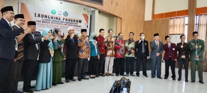 Acara pelantikan Ketua Sekolah Tinggi Agama Islam (STAI) Darul Dakwah Wal Irsyad (DDI) Maros mengawali MoU perguruan tinggi dan diskusi, dalam rangkaian peresmian Higher Education Consortium for Maros Research and Development, Sabtu, 26 Maret 2022 bertempat di Baruga A, Kantor Bupati Maros.