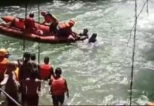 Tim SAR Gabungan Evakuasi Jasad Warga di Permandian Air Terjun Bantimurung Lutra FOTO: Tangkap layar dari video Basarnas Makassar