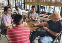 Gocok Domino Community Gelar Donor Darah Sambil Main Domino Didukung PMI Kota Makassar dan Dokter Koboi Komunitas Group WhatsApp Gocok Domino Community menggelar kegiatan Donor Darah sambil main domino di Warkop Megazone Makassar Panakukang mas dengan hadiah jutaan rupiah tanpa di pungut pendaftaran ujar Ir. M. Ariedy Arsyam Ketua Komunitas Gocok Domino. Minggu, (27/3/2022)