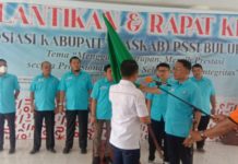 Dilantik Jadi Ketua PSSI, Amry: ini Titik Awal Memajukan sepakbola di Bumi Panrita Lopi FOTO: Ketua Asosiasi Kabupaten Persatuan Sepakbola Seluruh Indonesia (PSSI) Bulukumba H Amry dan jajaran pengurus periode 2021-2025 resmi dilantik, Selasa 29 Maret 2022.
