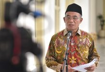 Presiden Jokowi Pimpin Ratas Mengenai Persiapan Menghadapi Idulfitri 1443 H/2022 M FOTO: Menko PMK Muhadjir Effendy memberikan keterangan pers usai Ratas mengenai Persiapan Menghadapi Idulfitri 1443 H/2022 M, Rabu (06/04/2022), di Istana Kepresidenan Bogor, Jawa Barat.