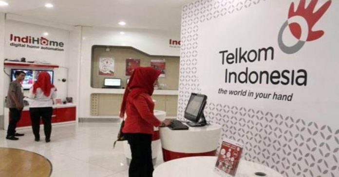 Suasana layanan di Plasa Telkom Makassar, Sulawesi Selatan [Properti Bisnis.com]