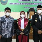 Bupati Andi Utta Hadiri Pelantikan Wakil Ketua Pengadilan Negeri Bulukumba FOTO: Kanan Bupati Bulukumba Muchtar Ali Yusuf menghadiri pengambilan sumpah jabatan dan pelantikan Ernawaty, SH, MH, sebagai Wakil Ketua Pengadilan Negeri (PN) Bulukumba Kelas IB. Jumat, (1/4)