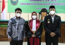 Bupati Andi Utta Hadiri Pelantikan Wakil Ketua Pengadilan Negeri Bulukumba FOTO: Kanan Bupati Bulukumba Muchtar Ali Yusuf menghadiri pengambilan sumpah jabatan dan pelantikan Ernawaty, SH, MH, sebagai Wakil Ketua Pengadilan Negeri (PN) Bulukumba Kelas IB. Jumat, (1/4)