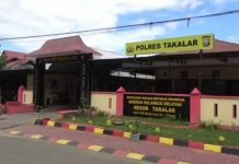 Polres Takalar Sita Mobil Pengangkut BBM Jenis Solar, Sopir Keluarkan Surat Izin dari Dinas Perikanan Foto: Suasana halaman Kantor Polres Takalar (SYAHRUL/BONEPOS)