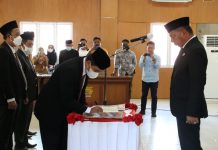 Bupati Andi Utta Lantik Pimpinan Baznas FOTO: Bupati Bulukumba Muchtar Ali Yusuf melantik dan mengambil sumpah Pimpinan Badan Amil Zakat Nasional (Baznas) Kabupaten Bulukumba Periode 2022 - 2027.