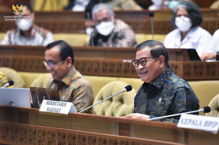 FOTO: Seskab Pramono Anung saat menghadiri Raker dengan Komisi II DPR, Senin (04/04/2022), di Ruang Rapat Komisi II Gedung Nusantara DPR RI, Jakarta. (Foto: Humas Setkab/Agung)