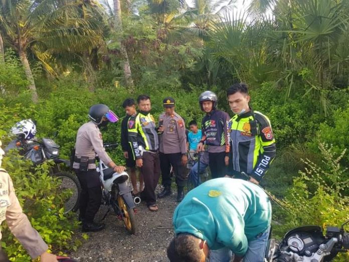 FOTO: Giat patroli digelar jajaran aparat Kepolisian Polres Kepulauan Selayar, Sulawesi Selatan, pada hari, Selasa, (5/4) subuh.