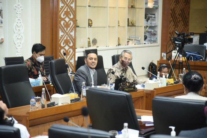 FOTO: Wakil Ketua Baleg DPR RI Willy Aditya saat memimpin Rapat Panja RUU TPKS di Gedung Nusantara I, Senayan, Jakarta, Senin (4/4/2022). Foto: Kresno/nvl