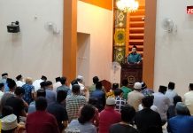 Dari Mimbar Masjid, Appi Mohon Do’a Warga Makassar agar PSM Sukses di Turnamen AFF FOTO: Munafri Arifuddin atau Appi saat berada di masjid Al-Fiah, Jl. Wijaya Kusuma 1, Kelurahan Banta Bantaeng, Kecamatan Rappocini, Kota Makassar. Kamis, (7/4) malam.