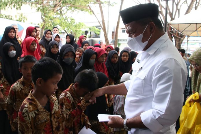 FOTO: Bupati Bulukumba Muchtar Ali Yusuf berkesempatan menghadiri perayaan serta syukuran salah satu media lokal dengan melaksanakan Buka Puasa Bersama di Jl Ahmad Yani Kelurahan Caile Kecamatan Ujungbulu, Kamis 7 April 2022.