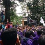 Demo BEM se-Bogor Sempat Berlangsung Panas di Depan Istana FOTO: Demo BEM se-Bogor di depan Istana Bogor, Jumat (8/4/2022). Foto: Adi S/PojokBogor.com
