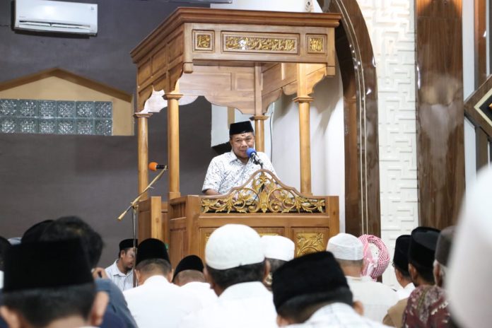 FOTO: Bupati Bulukumba Muchtar Ali Yusuf bersama Tim Safari Ramadan mengunjungi markas Pejuang Subuh Bulukumba di Masjid Al Muawanah Kelurahan Terang-Terang Kecamatan Ujung Bulu, Jum’at 8 April 2022.