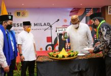 Milad SEMMI, Peserta dan undangan Teriak Rahmat Gobel Wapres FOTO: Wakil Ketua DPRD Rahmat Gobel, Serikat Mahasiswa Muslimin Indonesia (SEMMI) menggelar acara Milad SEMMI ke 66 Di Tangerang Selatan, Banten, pada Minggu (10/4).