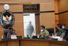 Menko Polhukam Rakortas, Mahfud: Selasa Presiden Lantik KPU dan Bawaslu 2022-2027 FOTO: Menko Polhukam Mahfud MD menggelar Rapat Koordinasi Terbatas (Rakortas) di kantor Kementerian Koordinator Politik, Hukum dan Keamanan di Jakarta. Minggu, (10/4)