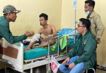 DPC PPP dan PC GPK Bone Mengunjungi Korban Terbakar saat Demonstrasi 114 FOTO: Pengurus DPC PPP dan PC GPK Bone Mengunjungi Korban Terbakar saat Demonstrasi 114.