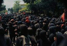 Polisi Indikasi Kelompok Anarko Dibalik Rusuh Demostrasi 11 April FOTO: Kelompok berpakaian serba hitam dikenal sebagai anarko sindikalis (Foto: Alinea)