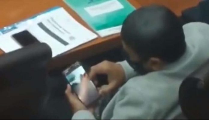 FOTO: Hasil tangkap layar Anggota DPR RI disebut nonton video gituan saat rapat (ist)