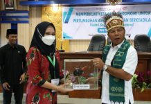 Bulukumba Jadi Lokus Visitasi Kepemimpinan Nasional FOTO: Bupati Bulukumba, Muchtar Ali Yusuf saat menerima peserta Pelatihan Kepemimpinan Nasional (PKN) Tingkat II Angkatan ke V Pusat Pelatihan dan Pengembangan (Puslatbang) Lembaga Administrasi Negara (LAN) RI.