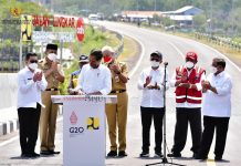Jelang Arus Mudik, Presiden Resmikan Jalan Lingkar Brebes-Tegal FOTO: Presiden Jokowi pada Peresmian Jalan Lingkar Brebes-Tegal, di Kabupaten Brebes, Jateng, Rabu (13/04/2022). (Foto: Humas Setkab/Agung)