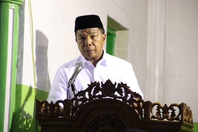 FOTO: Bupati Bulukumba, Andi Muchtar Ali Yusuf saat melakukan Safari Ramadan yang kelima atau terakhir ini dilaksanakan di Desa Bontoharu Kecamatan Rilau Ale, Selasa, 12 April 2022.