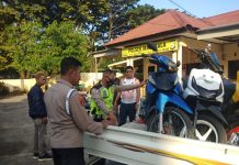 Resahkan Warga, Polsek Manggala Amankan Sekelompok Remaja Bersama Motornya FOTO: Barang Bukti berupa motor roda dua saat diamankan aparat Polsek Manggala. Kamis, (14/4)