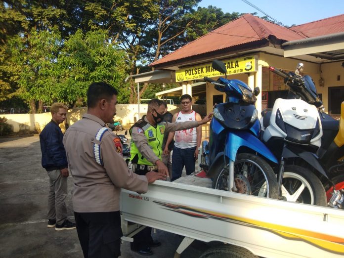 FOTO: Barang Bukti berupa motor roda dua saat diamankan aparat Polsek Manggala. Kamis, (14/4)