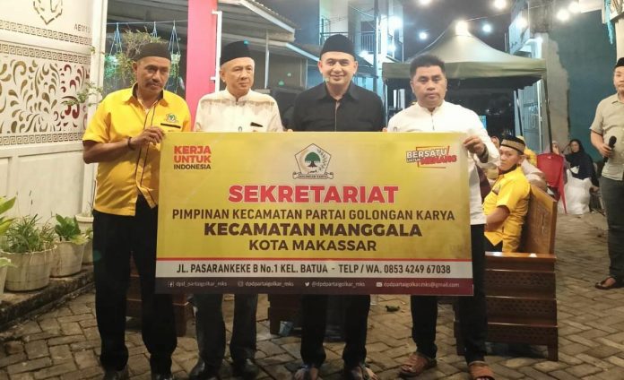 FOTO: Kiri Sarifuddin (Sekertaris Pimcam), Irianto Ahmad (Sekertaris) DPD II Golkar Makassar, H. Munafri Arifuddin (Ketua) dan Paling Kanan Ismail Mooduto (Pimcam Manggala). Kamis, (14/4)