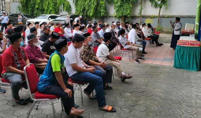 FOTO: Pengurus KONI Sulawesi Selatan melaksanakan buka puasa bersama pengurus cabang olahraga dan masyarakat olahraga se Sulsel. Jumat, (15/4)