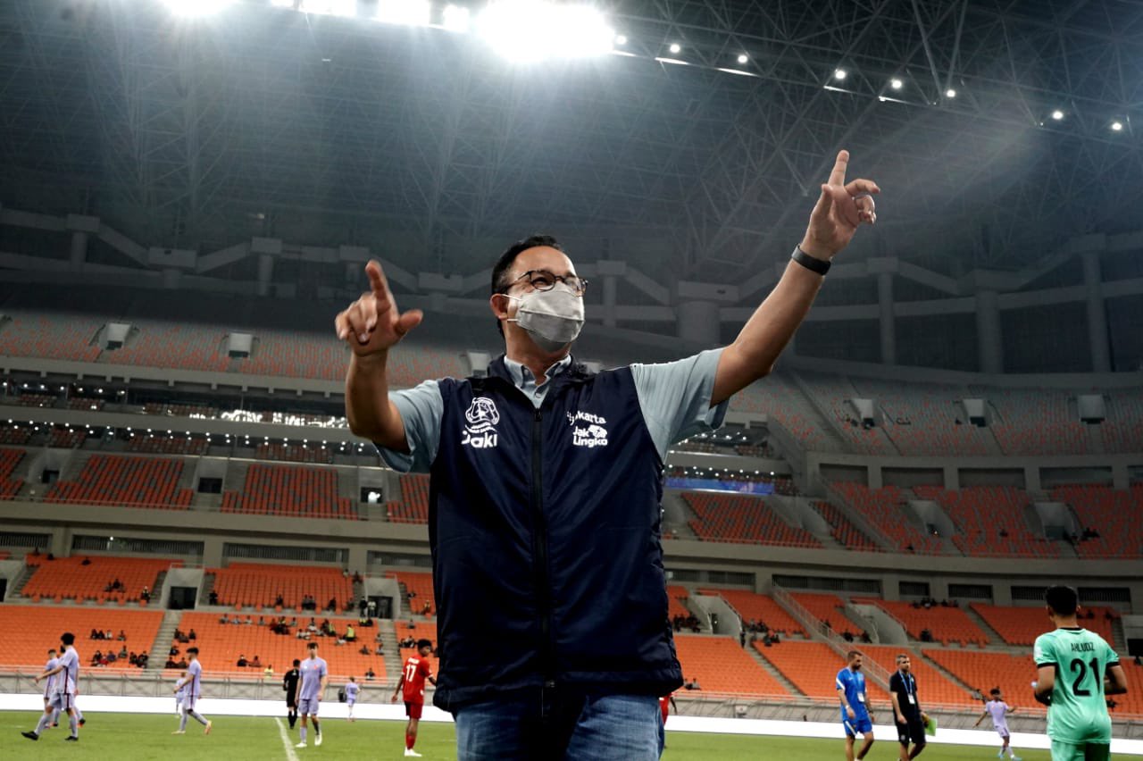 FOTO: Gubernur DKI Jakarta Anies Rasyid Baswedan saat berada di di Stadion Internasional Jakarta (JIS), Jakarta dalam turnamen International Youth Championship (IYC) 2021.