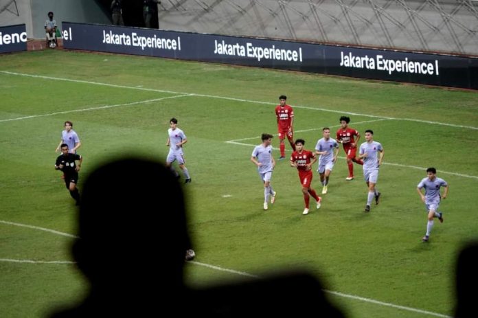 FOTO: Suasana Pertandingan sepak bola berlangsung di Stadion Internasional Jakarta (JIS), Jakarta.