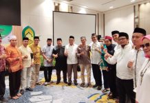 PP Kerukunan Keluarga Turatea Gelar Buka Puasa Bersama, Attock Suharto: Jalin Silahturahmi FOTO: Pengurus Pusat KKT saat menghadiri kegiatan buka puasa bersama di Phinisi 2 Balroom Hotel Claro Makassar. Ahad, (17/4)