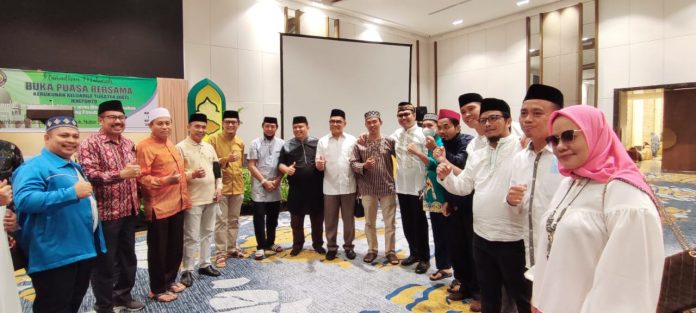 FOTO: Pengurus Pusat KKT saat menghadiri kegiatan buka puasa bersama di Phinisi 2 Balroom Hotel Claro Makassar. Ahad, (17/4)