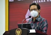 Pemerintah Sebut 99,2 Persen Masyarakat Indonesia Sudah Memiliki Antibodi COVID-19 FOTO: Menkes Budi Gunadi Sadikin memberikan keterangan pers usai Ratas Evaluasi PPKM di Istana Merdeka, Jakarta, Senin (18/04/2022). (Foto: Humas Setkab/Agung)