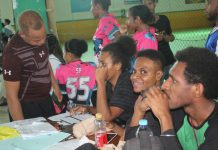 Kompetisi Futsal Cara Anak Papua di Makassar Rawat Silaturrahmi FOTO: Mahasiswa asal Papua saat mengikuti kegiatan pertandingan futsal yang digelar asrama mahasiswa himpunan mahasiswa mappi di makassar berlangsung dilapangan The Futsal NTI Jl. Perintis Kemerdekaan, Tamalanrea, Kota Makassar.