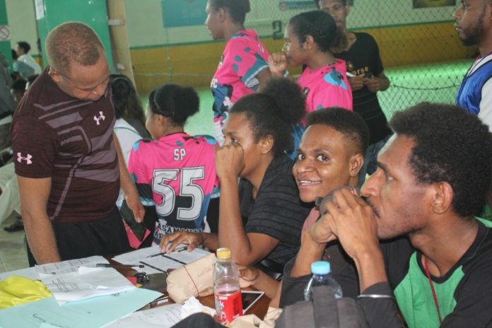 FOTO: Mahasiswa asal Papua saat mengikuti kegiatan pertandingan futsal yang digelar asrama mahasiswa himpunan mahasiswa mappi di makassar berlangsung dilapangan The Futsal NTI Jl. Perintis Kemerdekaan, Tamalanrea, Kota Makassar.