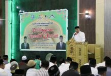 Bupati-Wabup Bulukumba Hadiri Peringatan Nuzulul Qur’an FOTO: Bupati Bulukumba Muchtar Ali Yusuf saat menghadiri peringatan Nuzulul Qur'an di Masjid Islamic Center Dato Tiro, Selasa malam, 19 April 2022.