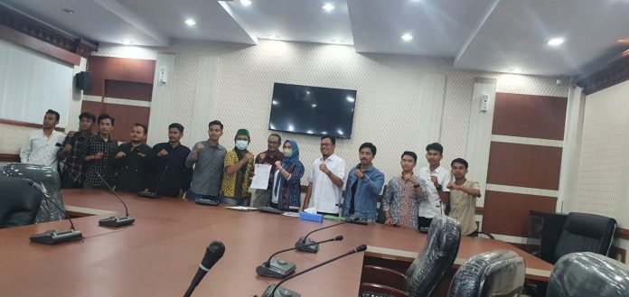 FOTO: Ketua DPRD Sulsel Andi Ina Kartika Sari saat menerima Arsy Jailol Ketua HMI Cabang Makassar bersama para pengurus.