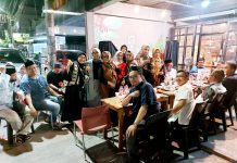 IKM PARE Gelar Bukber, Membangun Silahturahmi dan Keakraban Warga Parepare di Makassar FOTO: Pengurus ILM Parepare saat menggelar buka puasa bersama di caffe Solusi Jl. Adhiaksa Baru, Panakukang, Makassar. Sabtu, 23 April 2022.