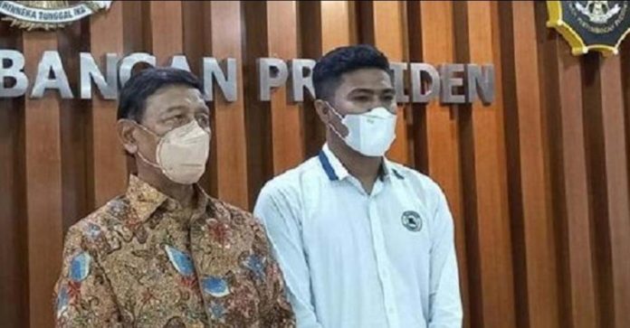 FOTO: Pimpinan Partai Mahasiswa Indonesia Eko Pratama dan Wiranto/Net