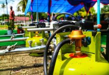 Kementerian ESDM Minta Pemda Turut Mengawasi Penggunaan Gas LPG 3 Kg FOTO: Pengisian gas 3 Kg