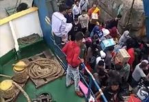 Jelang Idulfitri, Arus Mudik Lintasan Pamatata-Bira Mulai Padat FOTO: Kepadatan penumpang dari Pamatata (Selayar) tujuan Bira kabupaten Bulukumba. Selasa, (25/4)