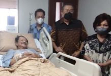 SBY Jenguk Hendropriyono di RSPAD FOTO: SBY menjenguk AM Hendropriyono di RSPAD, Jumat (29/4/2022).