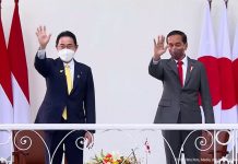 Presiden Jokowi dan PM Fumio Kishida, Bertemu di Istana Kepresidenan Bogor FOTO: Presiden Jokowi dan PM Fumio Kishida, di Istana Kepresidenan Bogor, Jabar, Jumat (29/04/2022) sore. (Sumber: Tangkapan Layar)