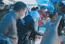 Tinjau Pasar Ramadhan Begini, Titipan Harapan, Basli Ali FOTO: Muh. Basli Ali, menyambangi pasar ramadhan di ruas jalan Soekarno Hatta, Benteng, Selayar.
