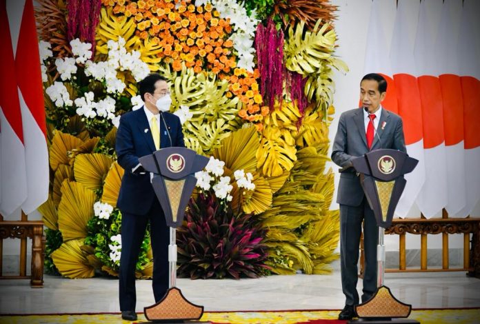 IMG-20220429-WA0074 FOTO: Kiri PM Jepang Fumio Kishida saat bersama Presiden Joko Widodo di Istana Kepresidenan Bogor, Jawa Barat, Jumat (29/04/2022).