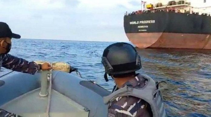 (Koarmada I) mengamankan kapal tanker bermuatan minyak sawit.(Koarmada I)/beningnews