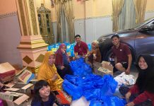 Sukses Melaksanakan Kegiatan “Ramadan Berbagi” Yirnus Mengucapkan Terimakasih Kepada Semua Donatur FOTO: Pengurus Yayasan Irwan Rahmani Nusantara, Pembagian paket sembako yang dilaksanakan pada tanggal 28-29 April 2022, di Kabupaten Bone.